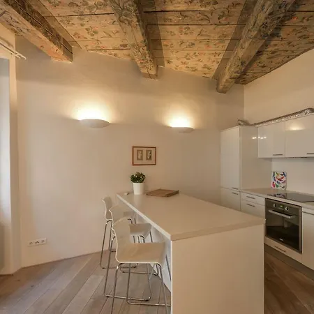 18th Century Baroque Apartamento Praga